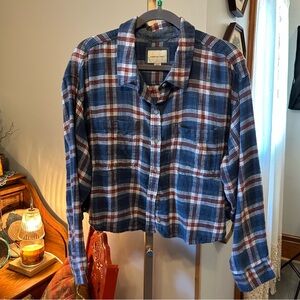 AEO Blue and Red Plaid Cropped Button-Up Flannel Shirt XL